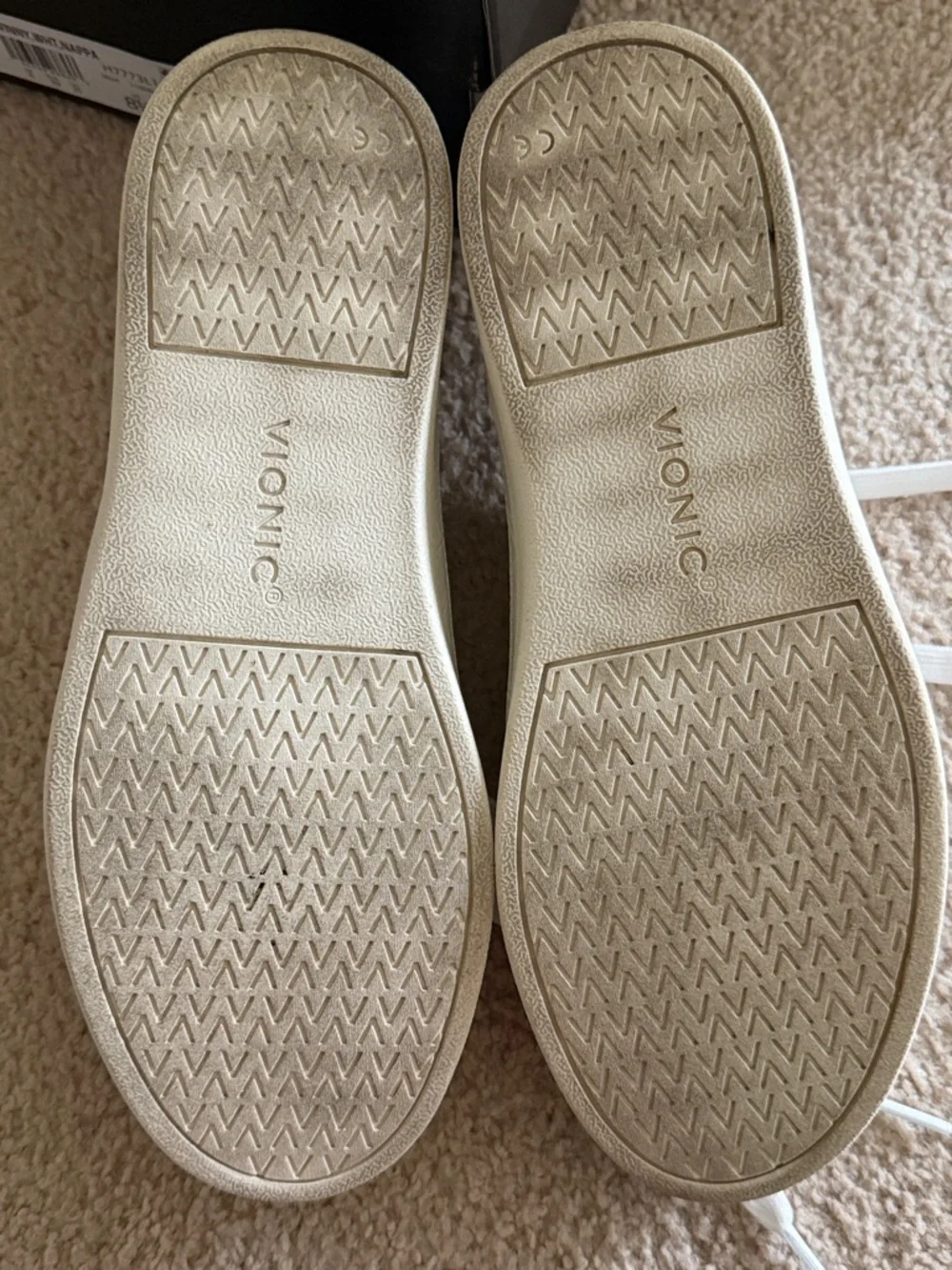 Vionic Winny sneaker 8.5 Wide - Picture 3 of 5